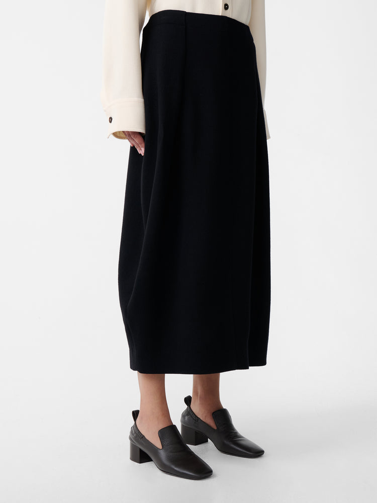 ARU SKIRT IN BLACK