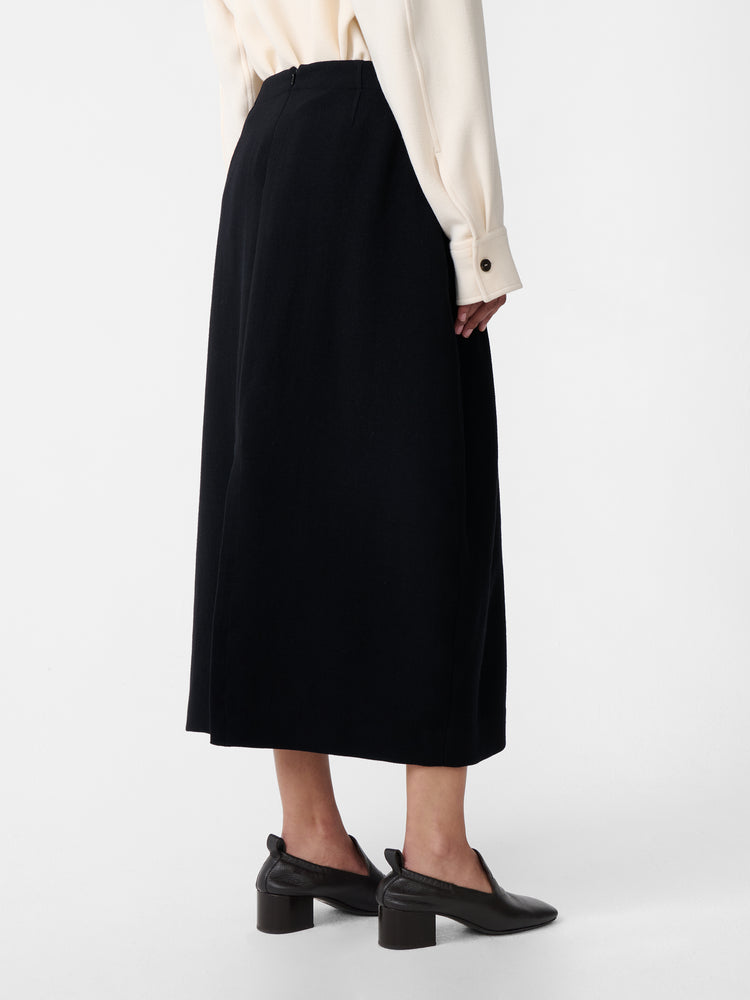 ARU SKIRT IN BLACK