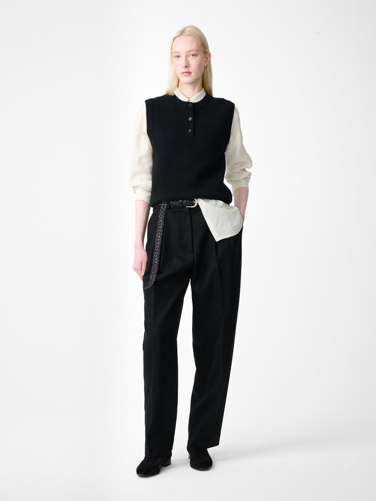 AUREL KNIT VEST IN BLACK