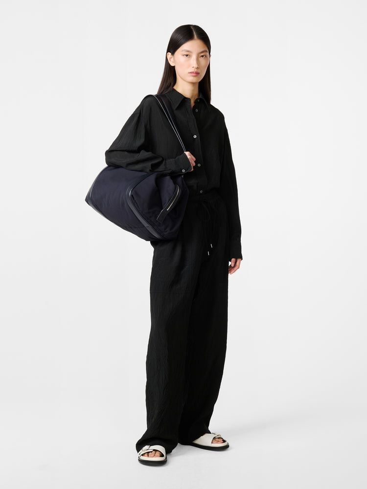 CLUB TOTE BAG IN DARKEST NAVY