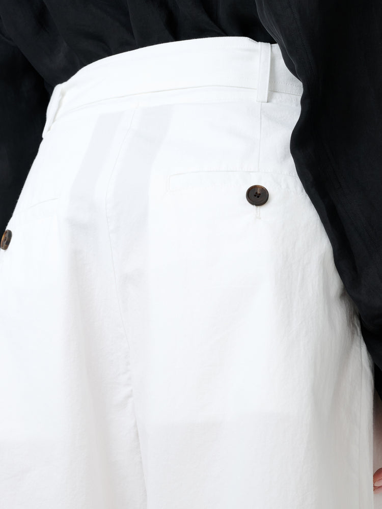 CREON SHORT IN WHITE