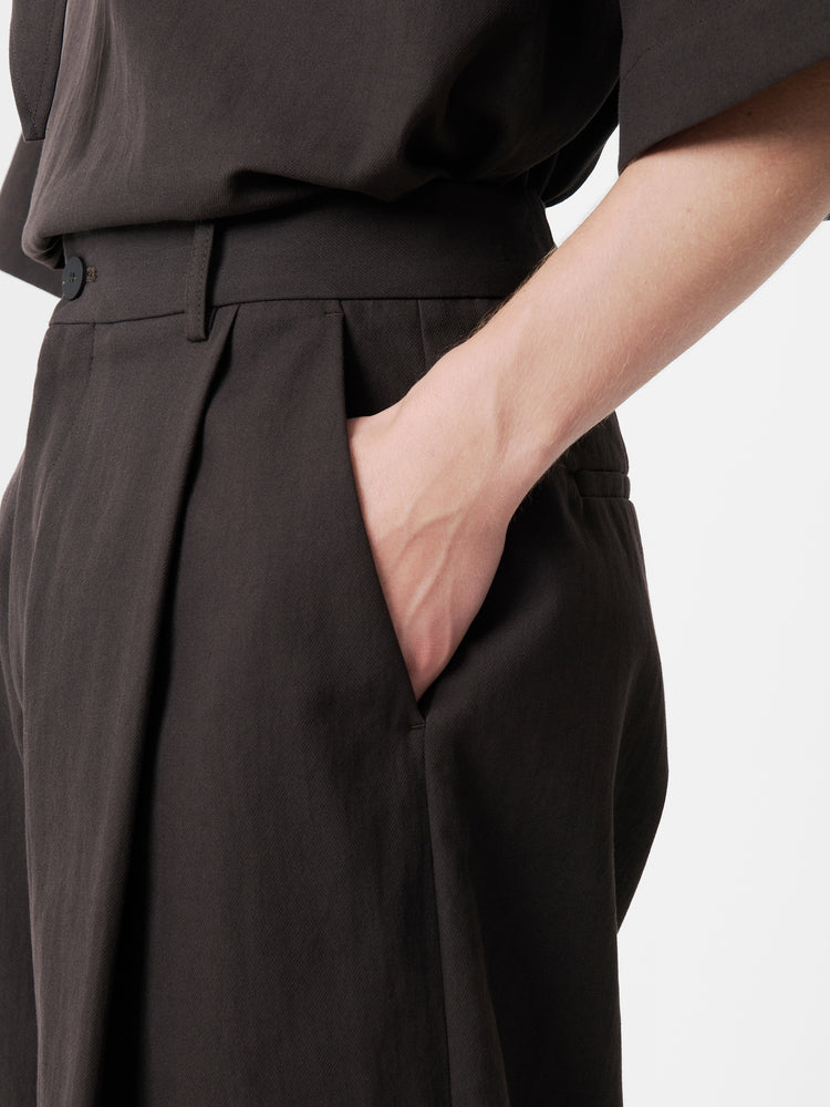 FOWLD SHORT IN DARKEST NAVY