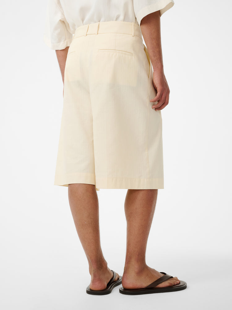 FOWLD SHORT IN ANTIQUE WHITE