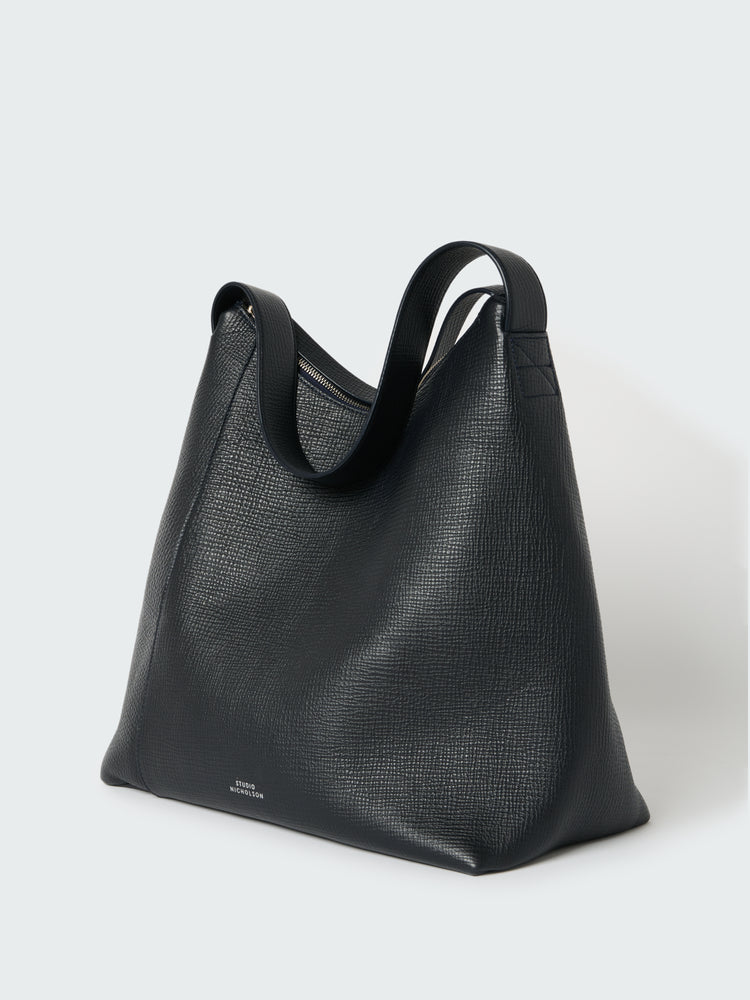 HOBO TYPE 1 LEATER BAG IN DARKEST NAVY