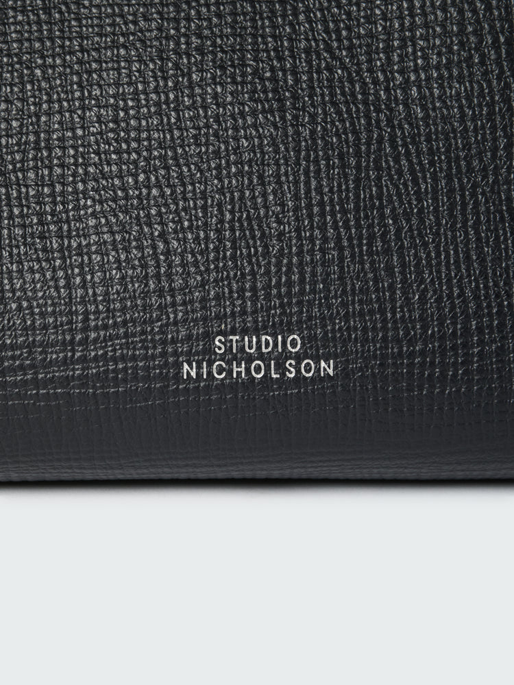 HOBO TYPE 1 LEATER BAG IN DARKEST NAVY