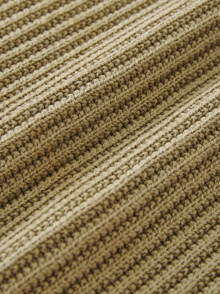 ISOS KNIT SCARF IN MILITARY GREEN