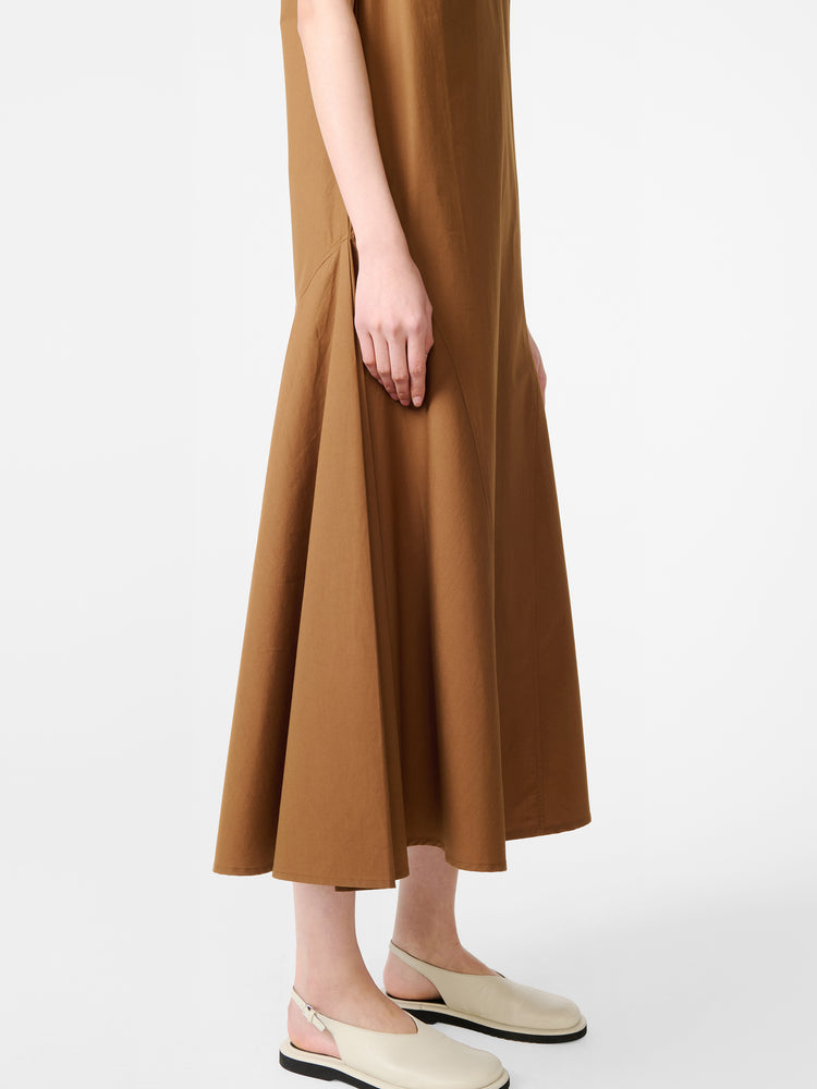 KNEP DRESS IN ALMOND