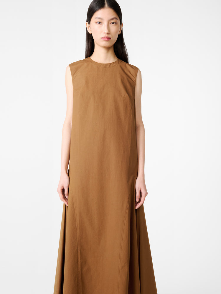 KNEP DRESS IN ALMOND