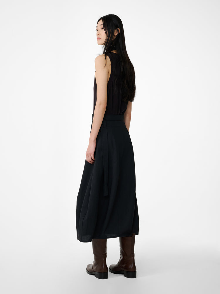 ORCHA SKIRT IN BLACK GRAPE