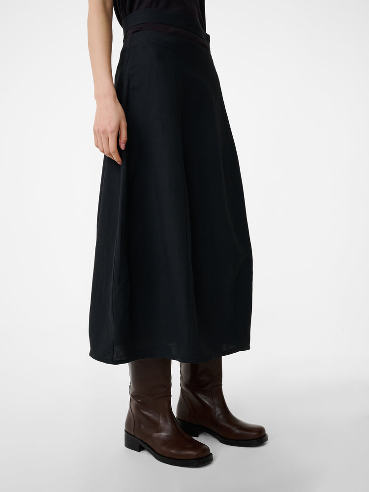 ORCHA SKIRT IN BLACK GRAPE