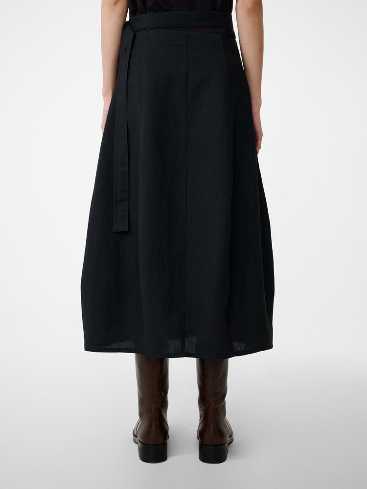 ORCHA SKIRT IN BLACK GRAPE