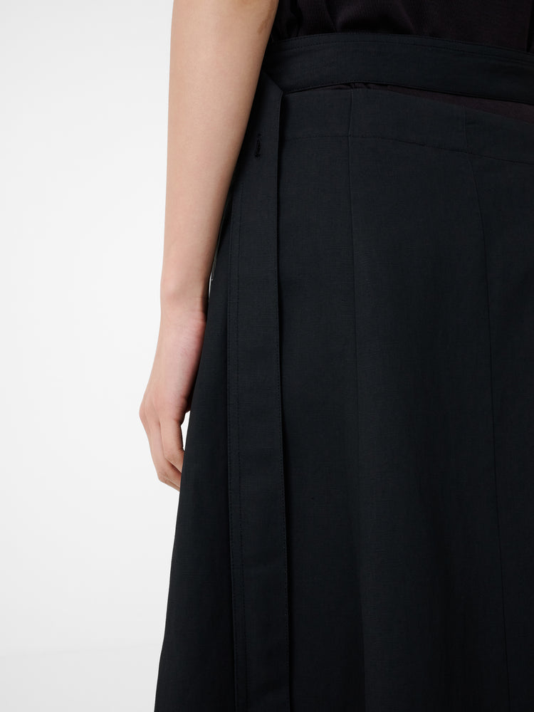 ORCHA SKIRT IN BLACK GRAPE