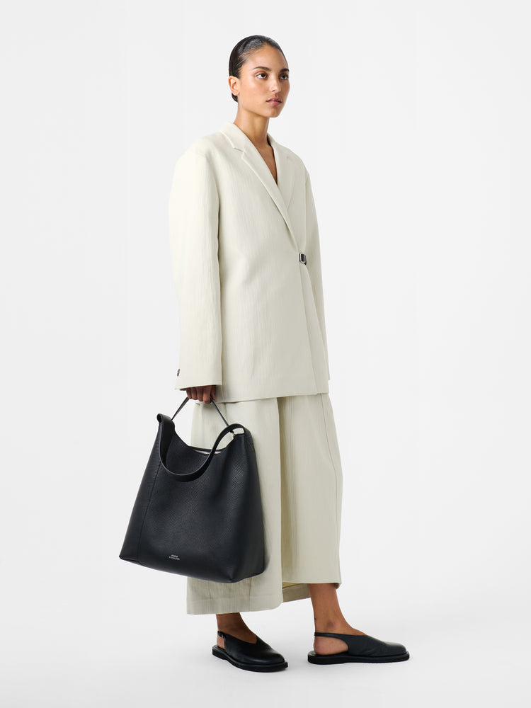 HOBO TYPE 1 LEATER BAG IN DARKEST NAVY