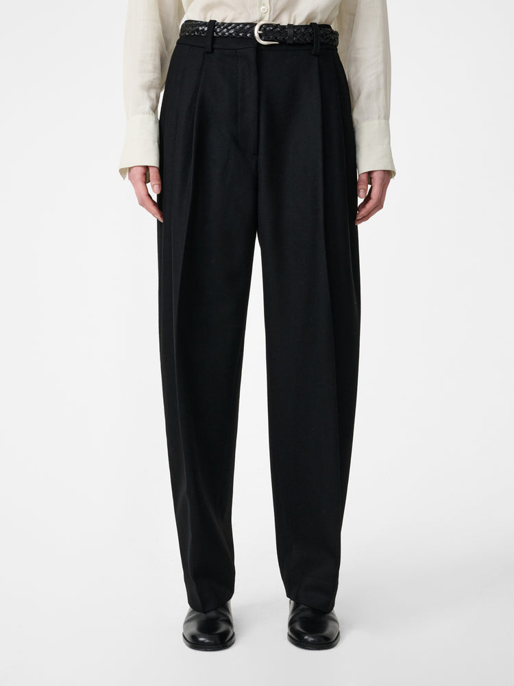 SPERRO WOOL TAILORED PANT IN BLACK