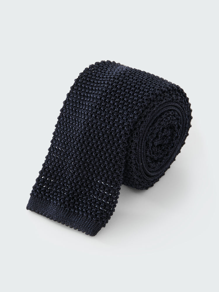 SILK TIE IN DARKEST NAVY