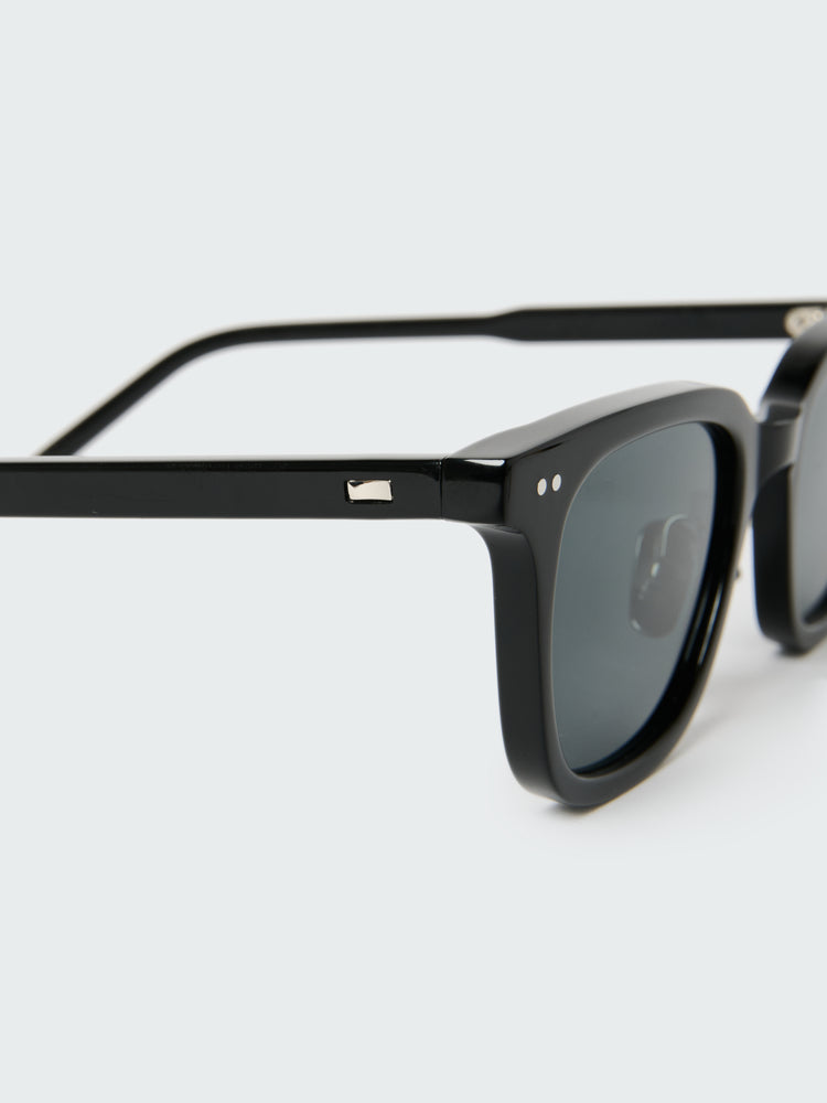 TYPE 1 SUNGLASSES IN BLACK