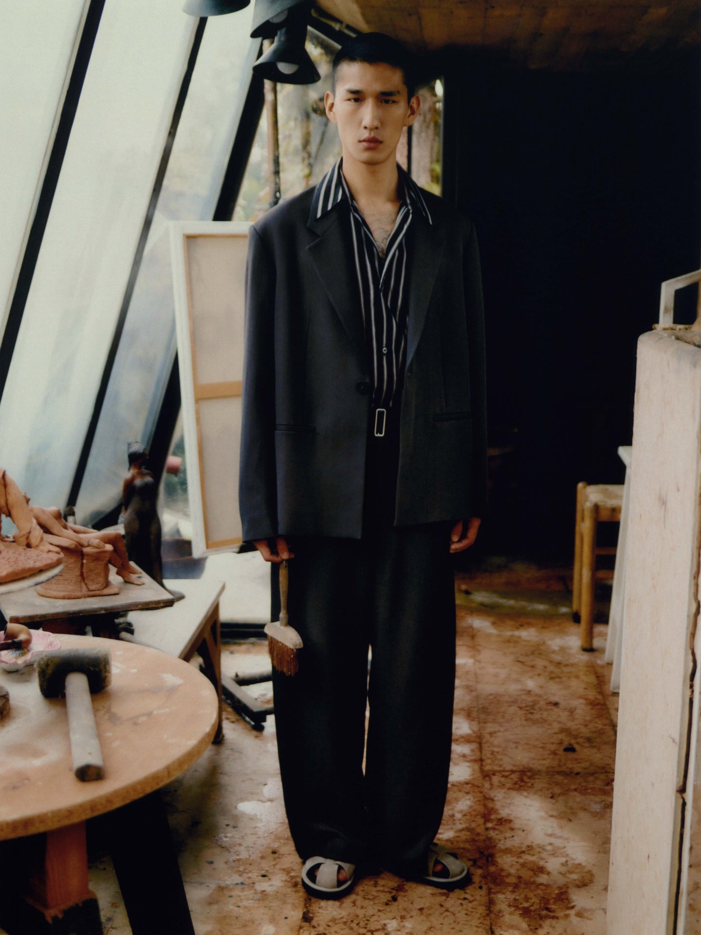 VIEW SHIRT IN DARKEST NAVY