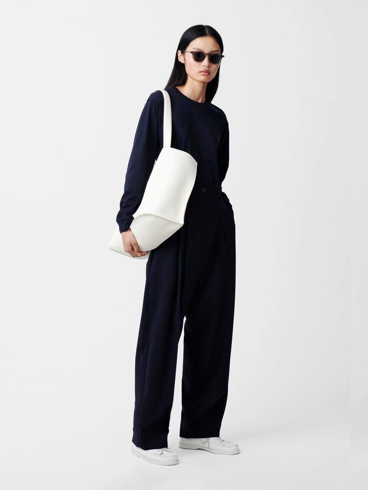 ACUNA TROPICAL WOOL PANT IN DARKEST NAVY