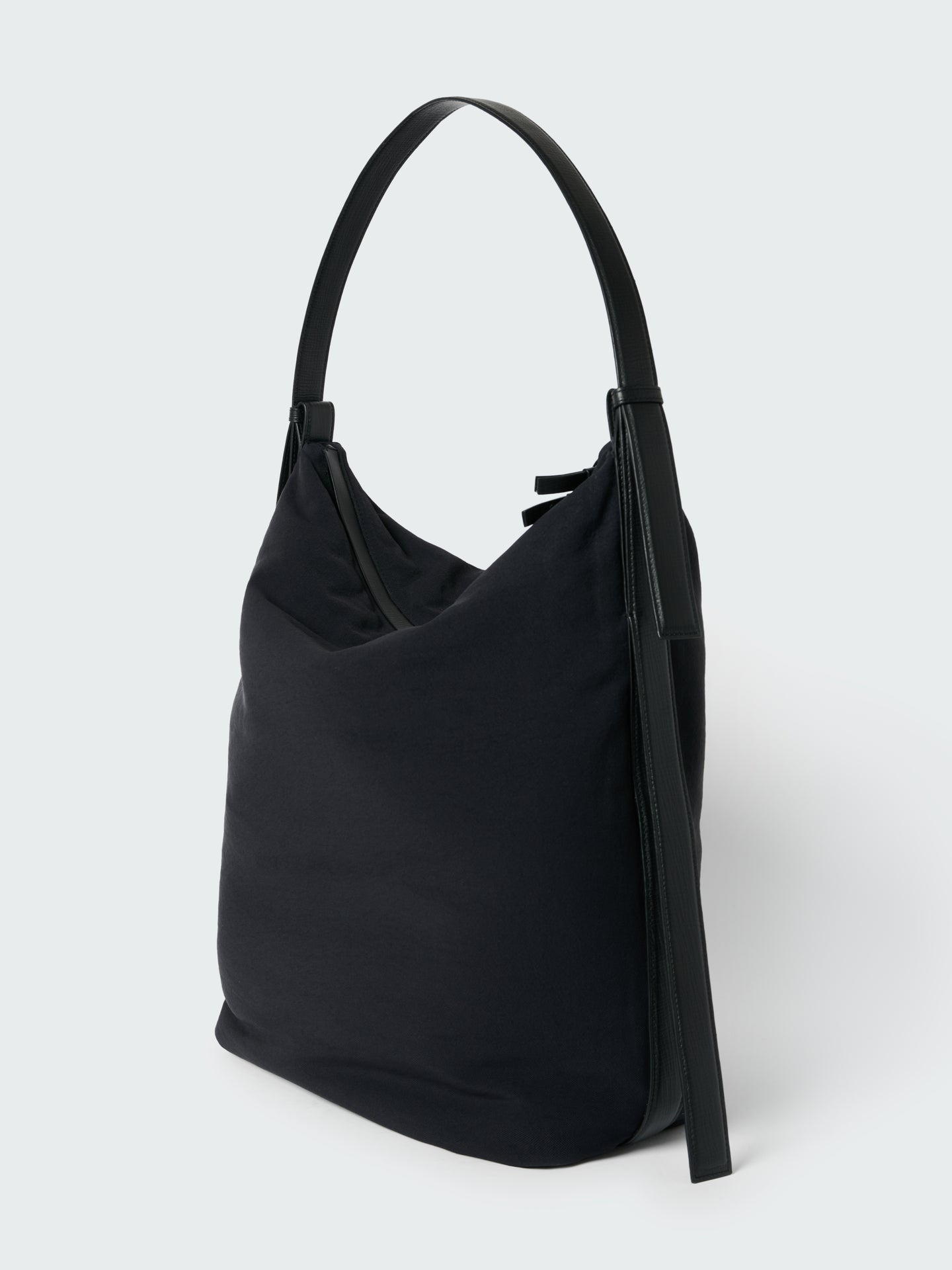 AIRPORT BAG LARGE IN BLACK