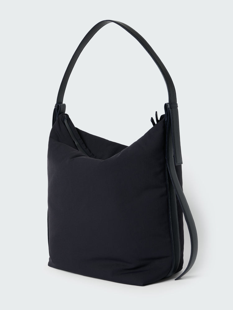 AIRPORT BAG LARGE IN DARKEST NAVY