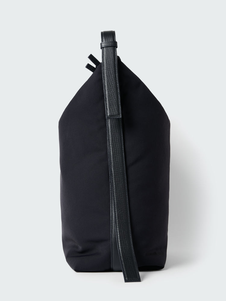 AIRPORT BAG LARGE IN DARKEST NAVY