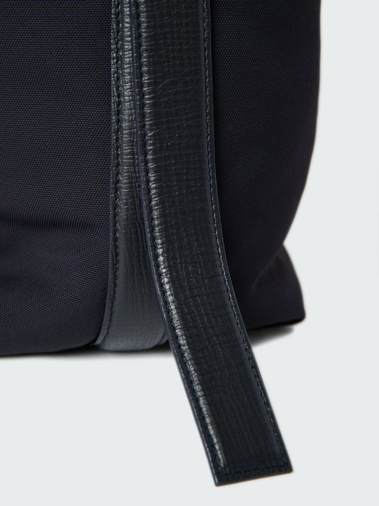 AIRPORT BAG LARGE IN DARKEST NAVY