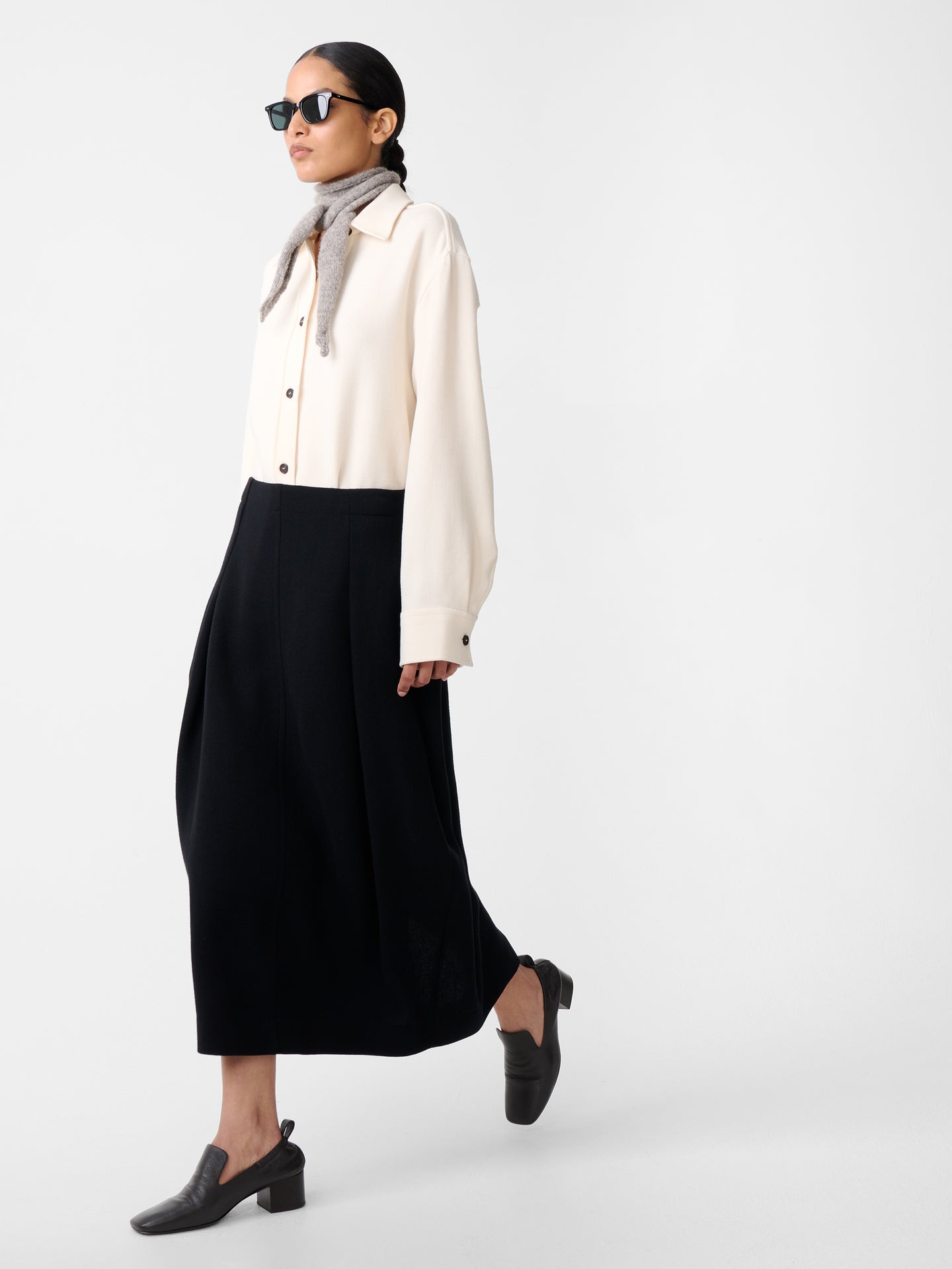 ARU SKIRT IN BLACK