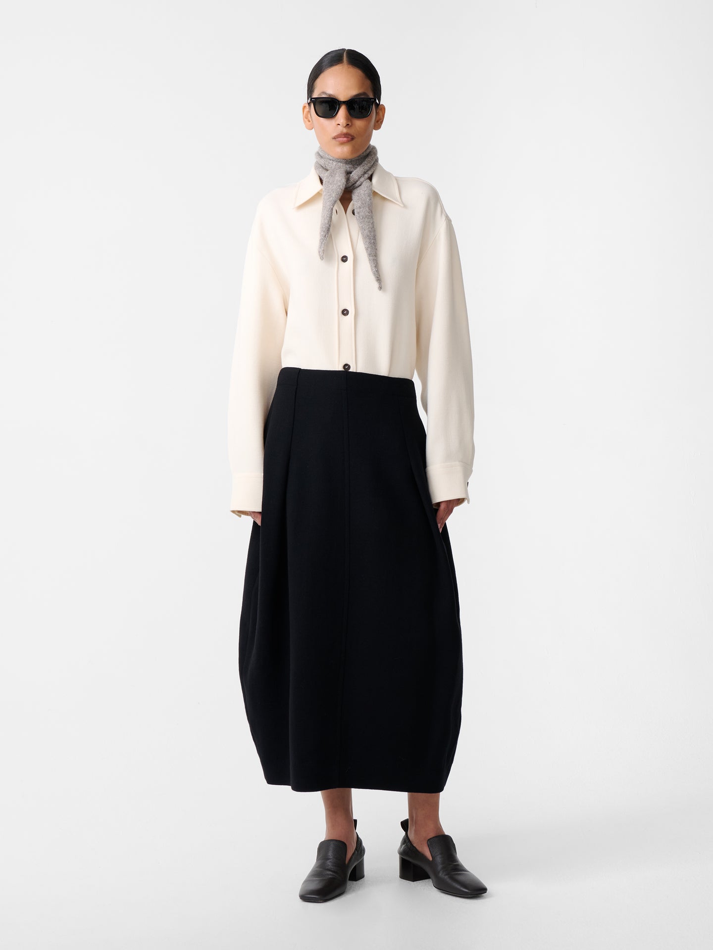 ARU SKIRT IN BLACK
