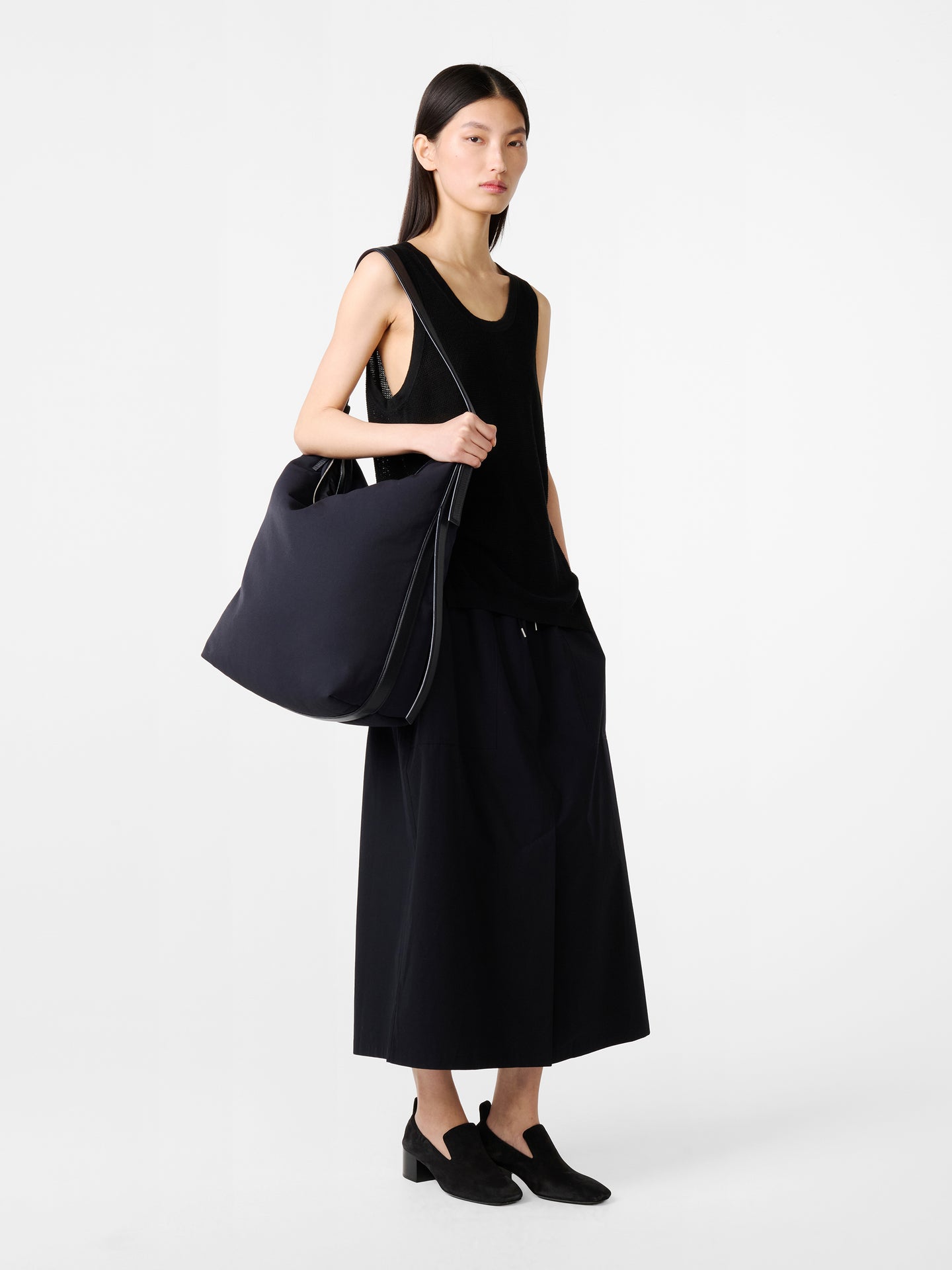 AIRPORT BAG LARGE IN DARKEST NAVY