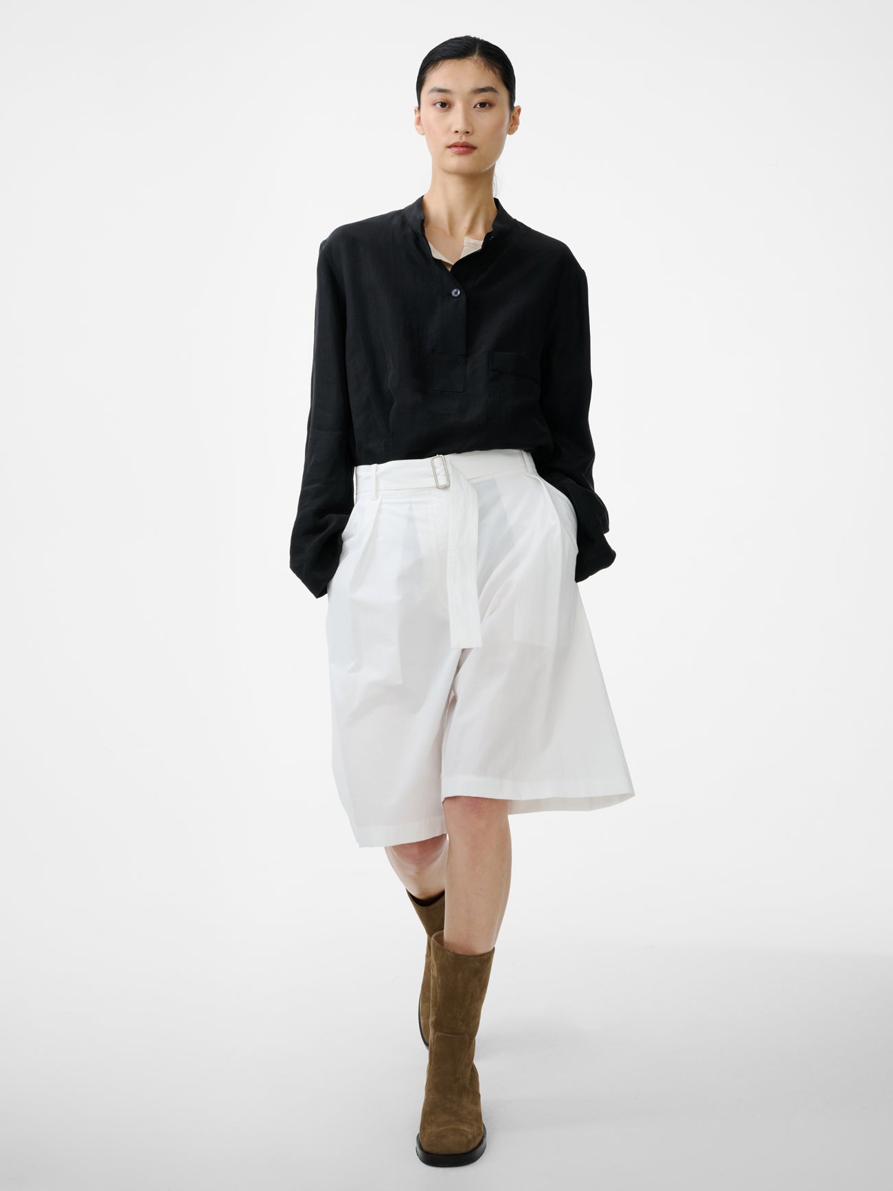 CREON SHORT IN WHITE