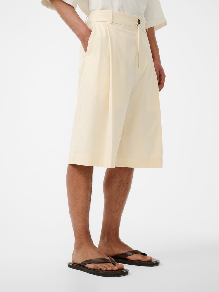 FOWLD SHORT IN ANTIQUE WHITE