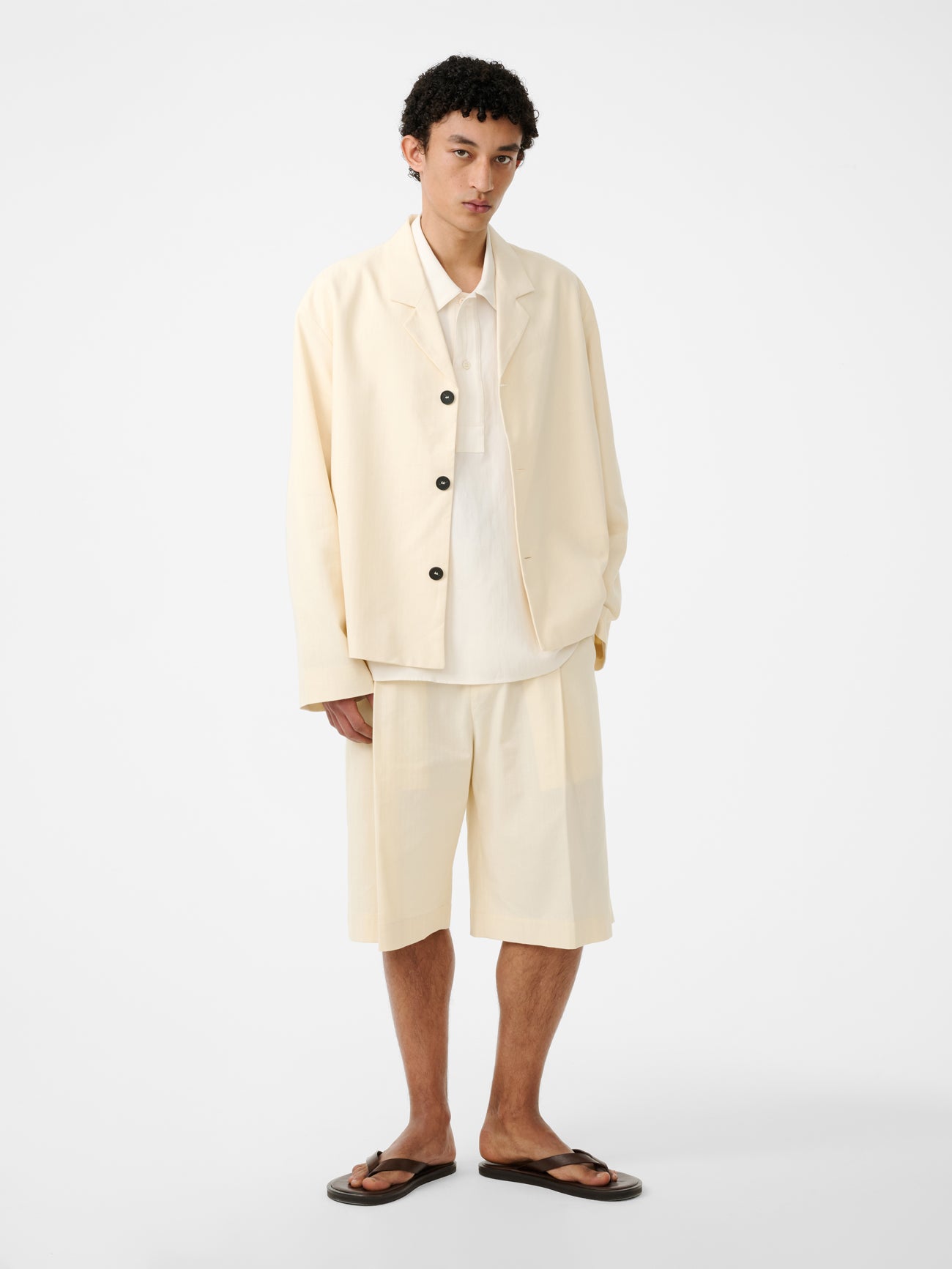 FOWLD SHORT IN ANTIQUE WHITE