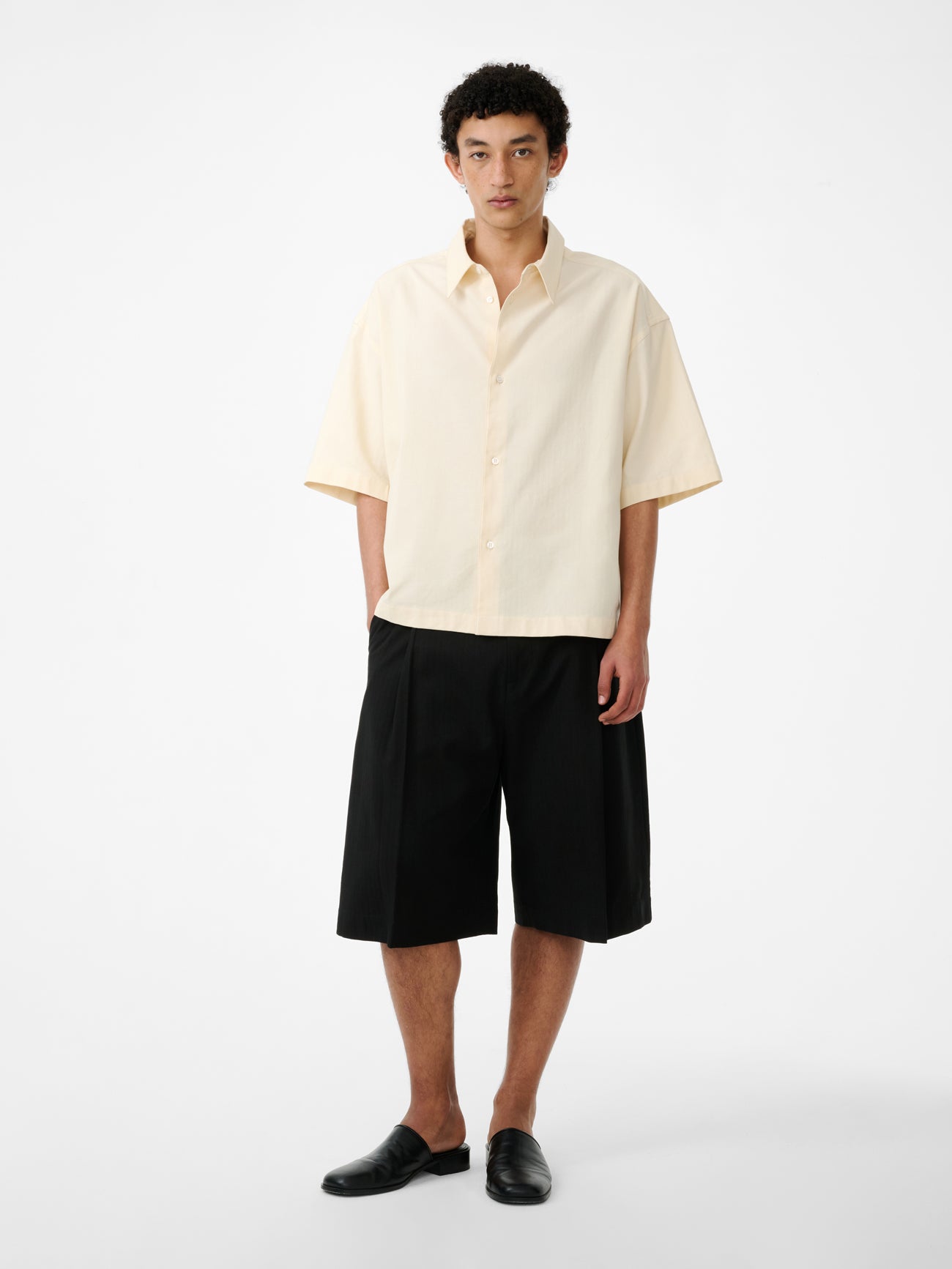 FOWLD SHORT IN BLACK