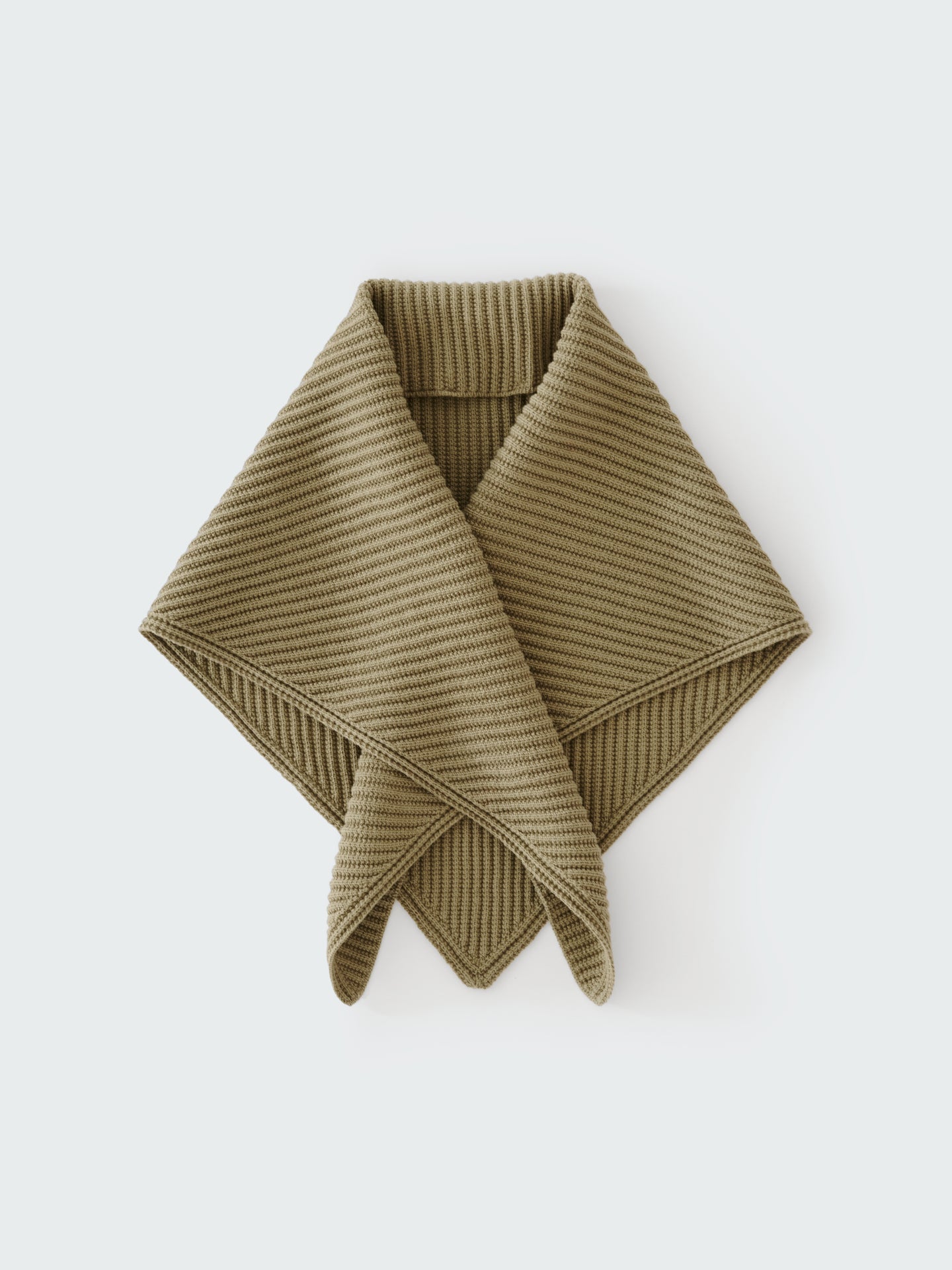 ISOS KNIT SCARF IN MILITARY GREEN