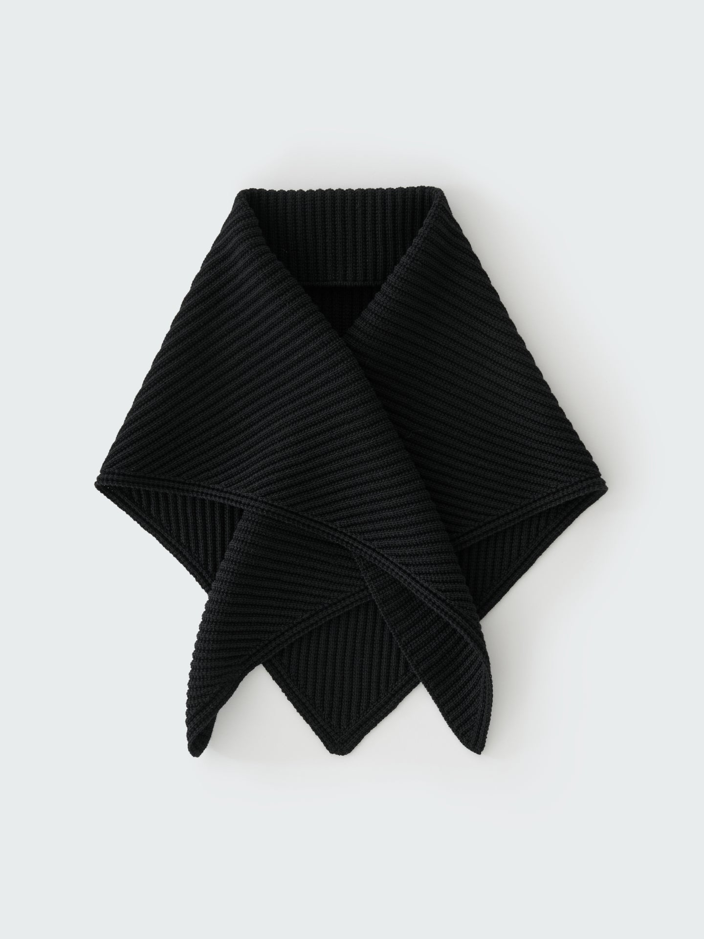 ISOS SCARF IN BLACK