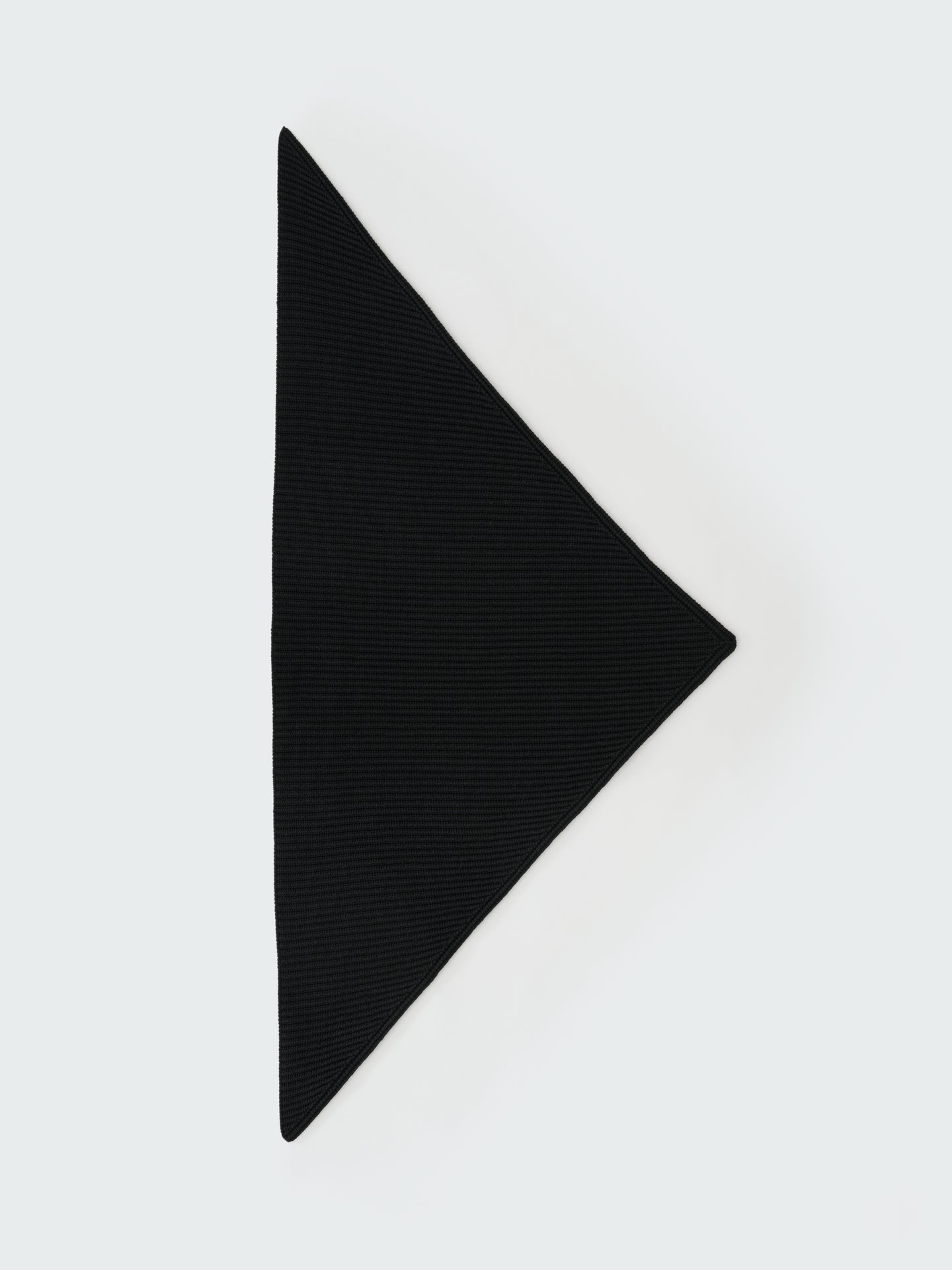 ISOS SCARF IN BLACK