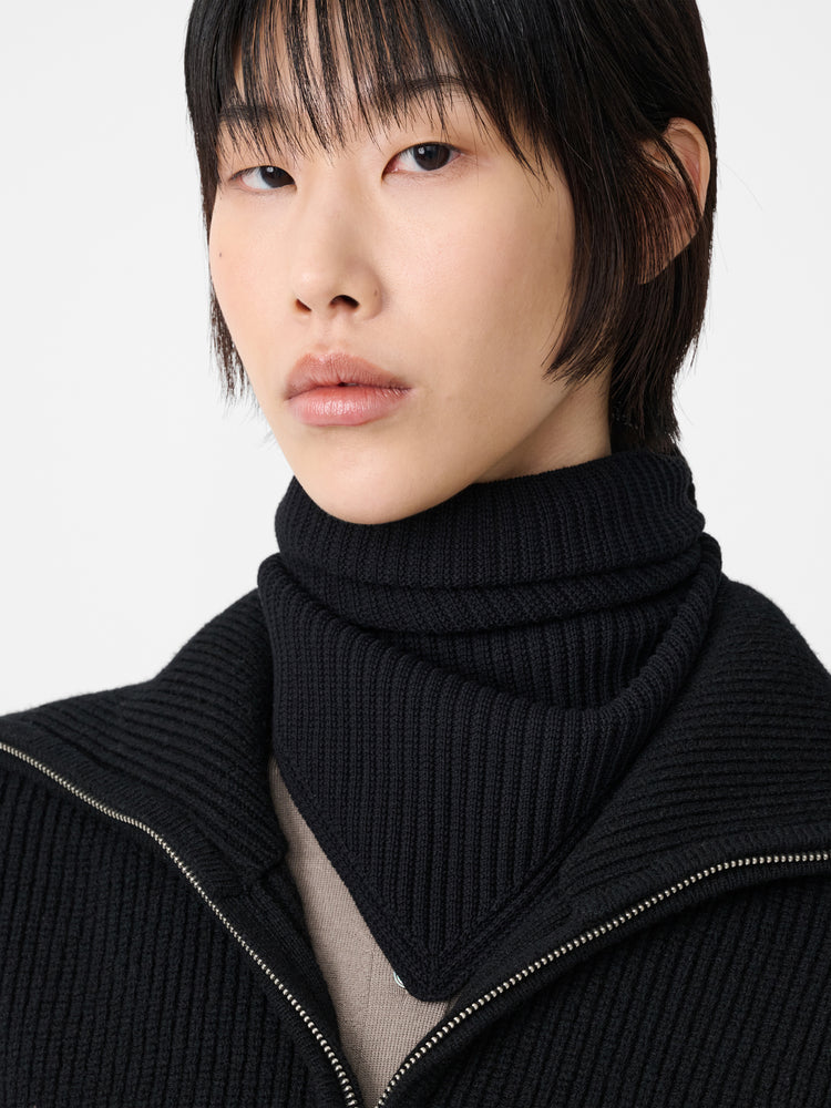 ISOS SCARF IN BLACK