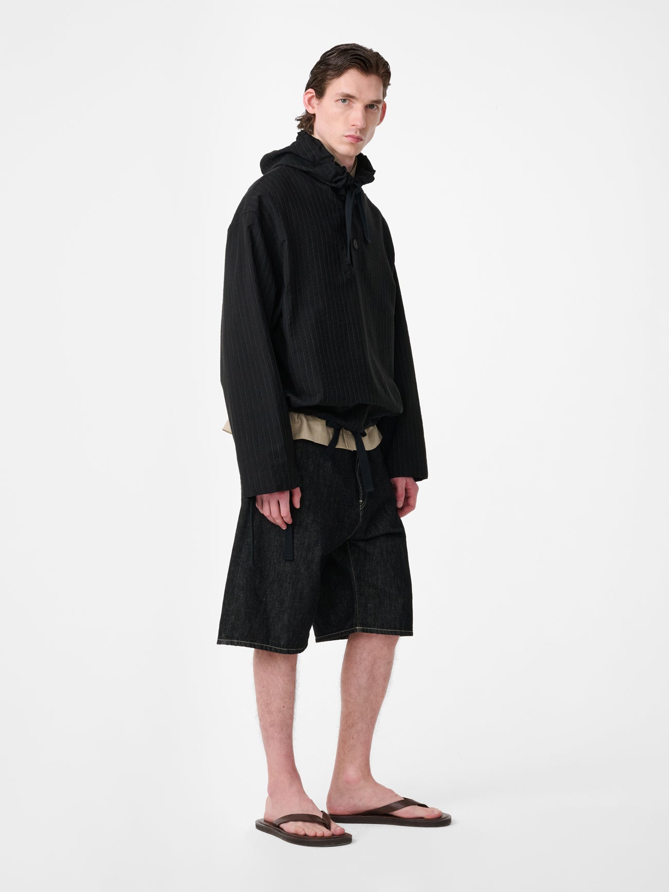 MARYLEBONE DENIM SHORT IN BLACK / WHITE WEFT
