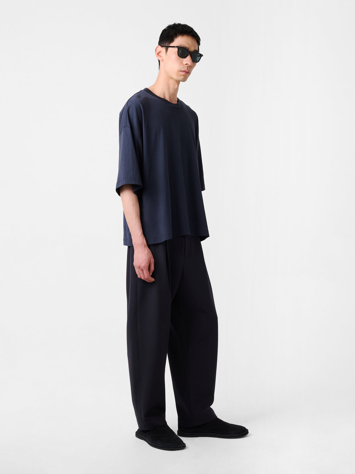 PIU LOGO T-SHIRT IN DARKEST NAVY