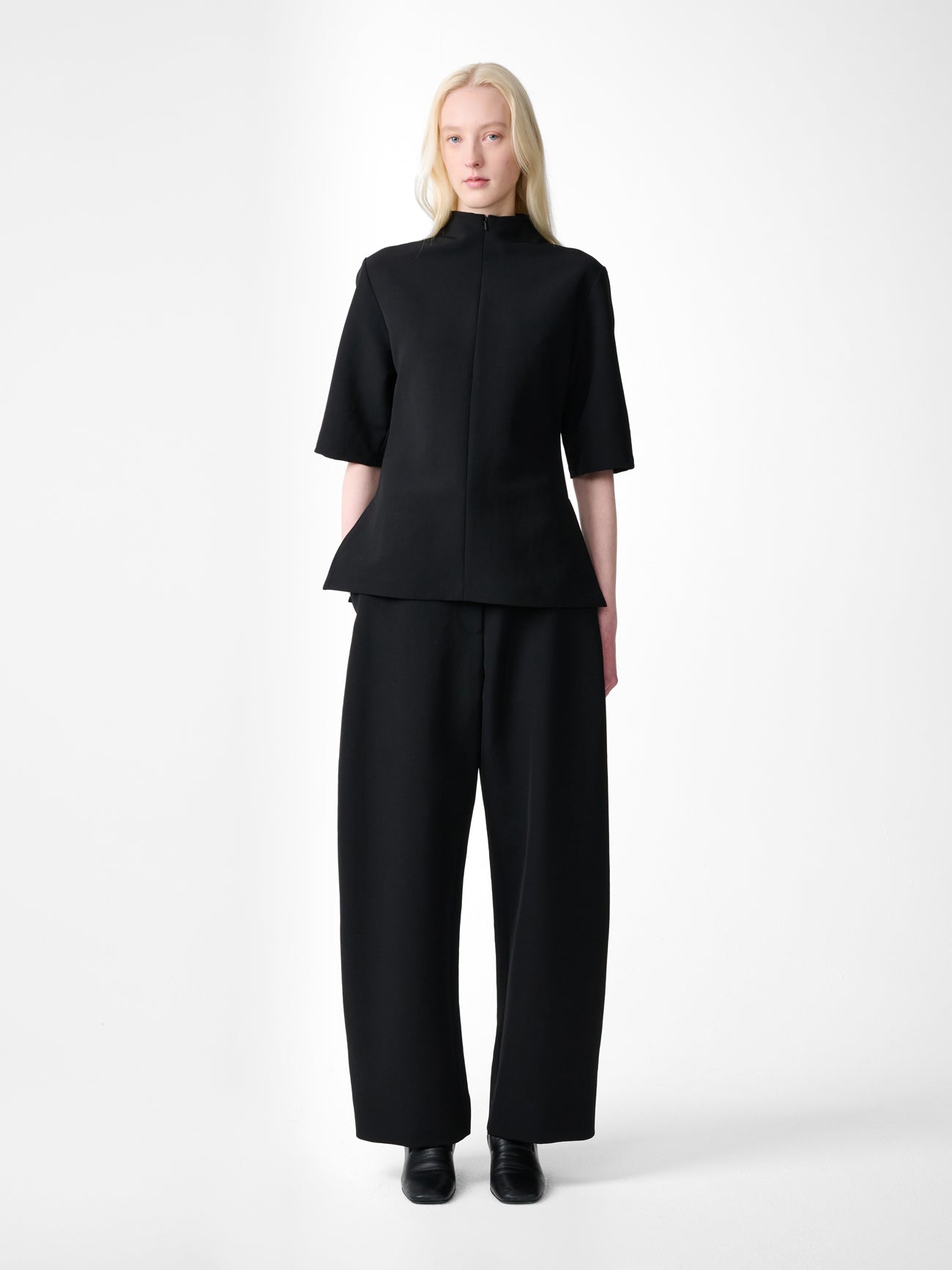 TALER TOP IN BLACK