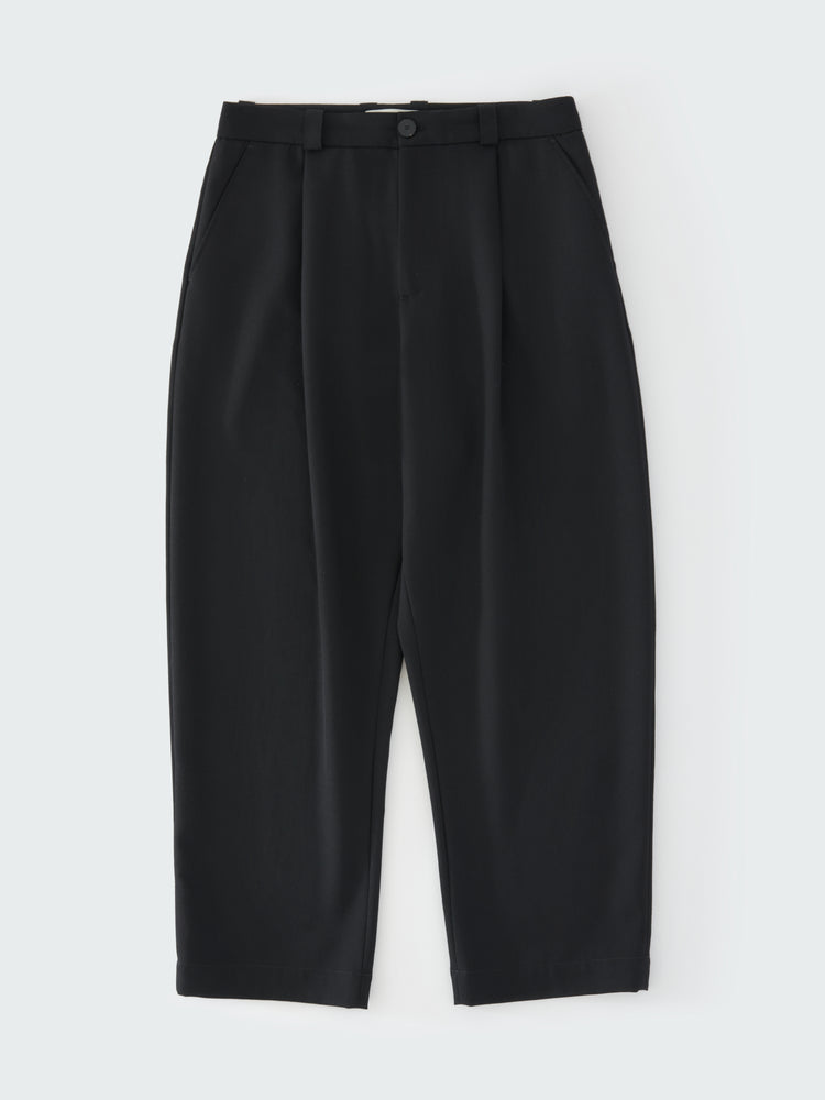 TUCK PANT IN BLACK