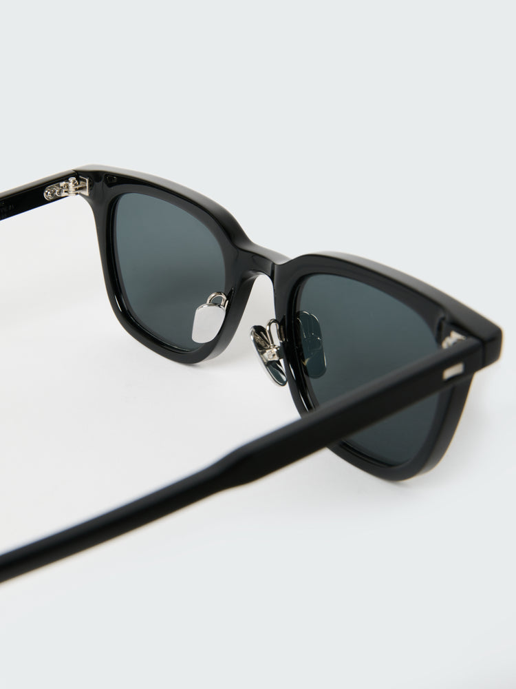 TYPE 1 SUNGLASSES IN BLACK