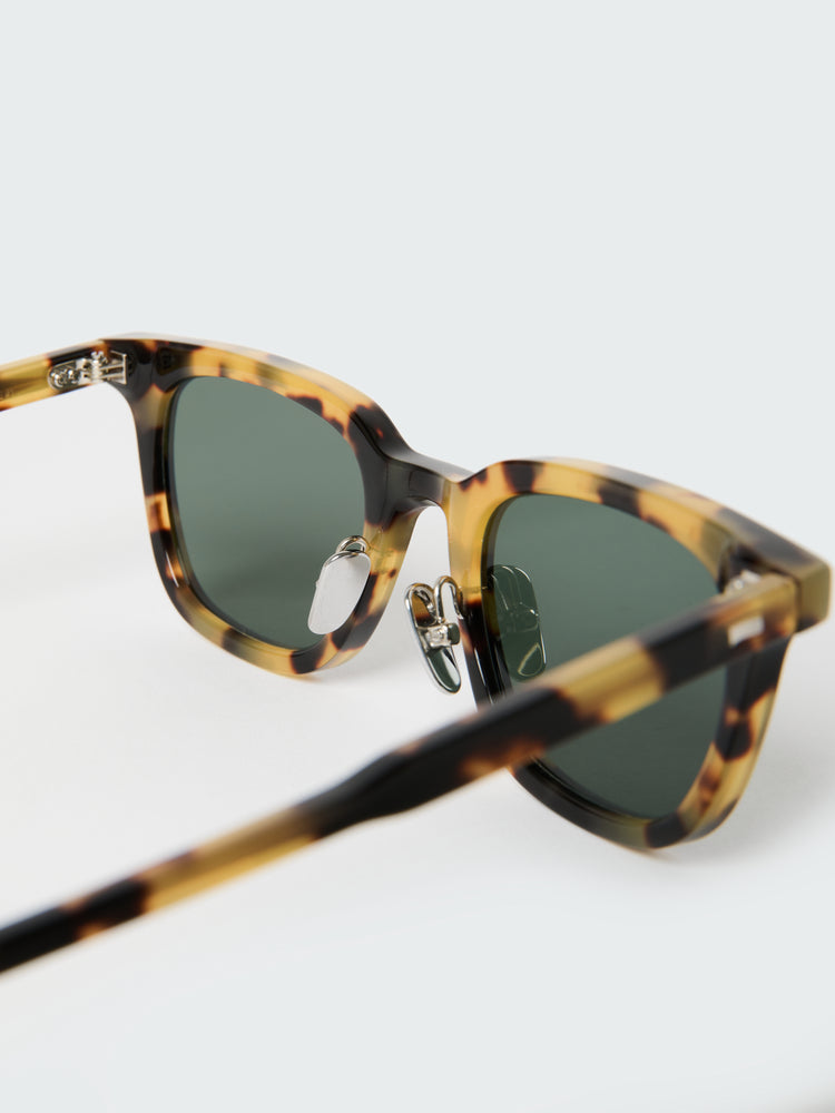 TYPE 1 SUNGLASSES IN TORTOISE SHELL