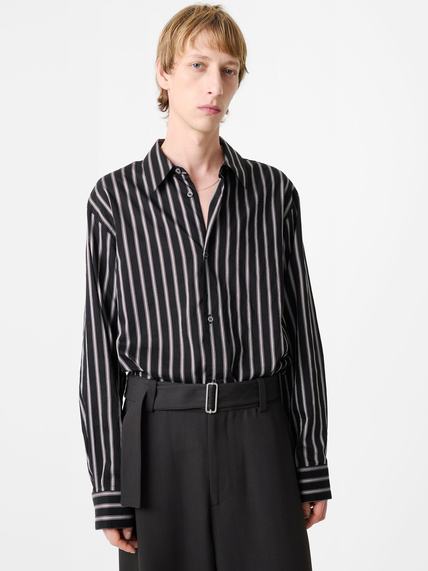 VIEW SHIRT IN DARKEST NAVY