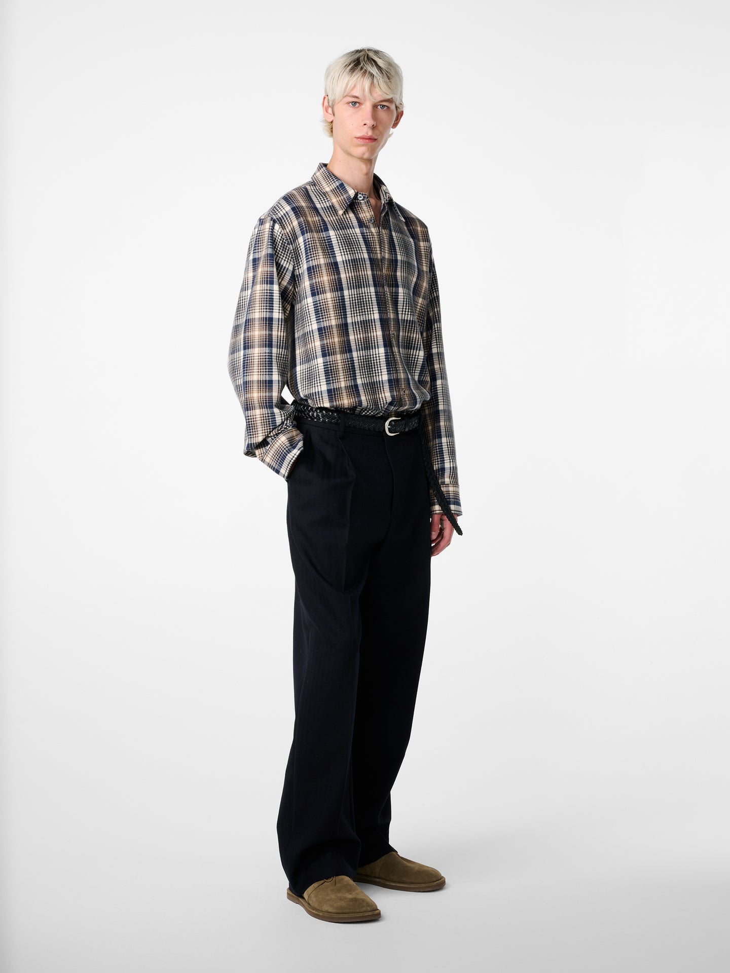 SN X AARON LEVINE VIEW CHECK SHIRT IN NAVY /  OATMEAL