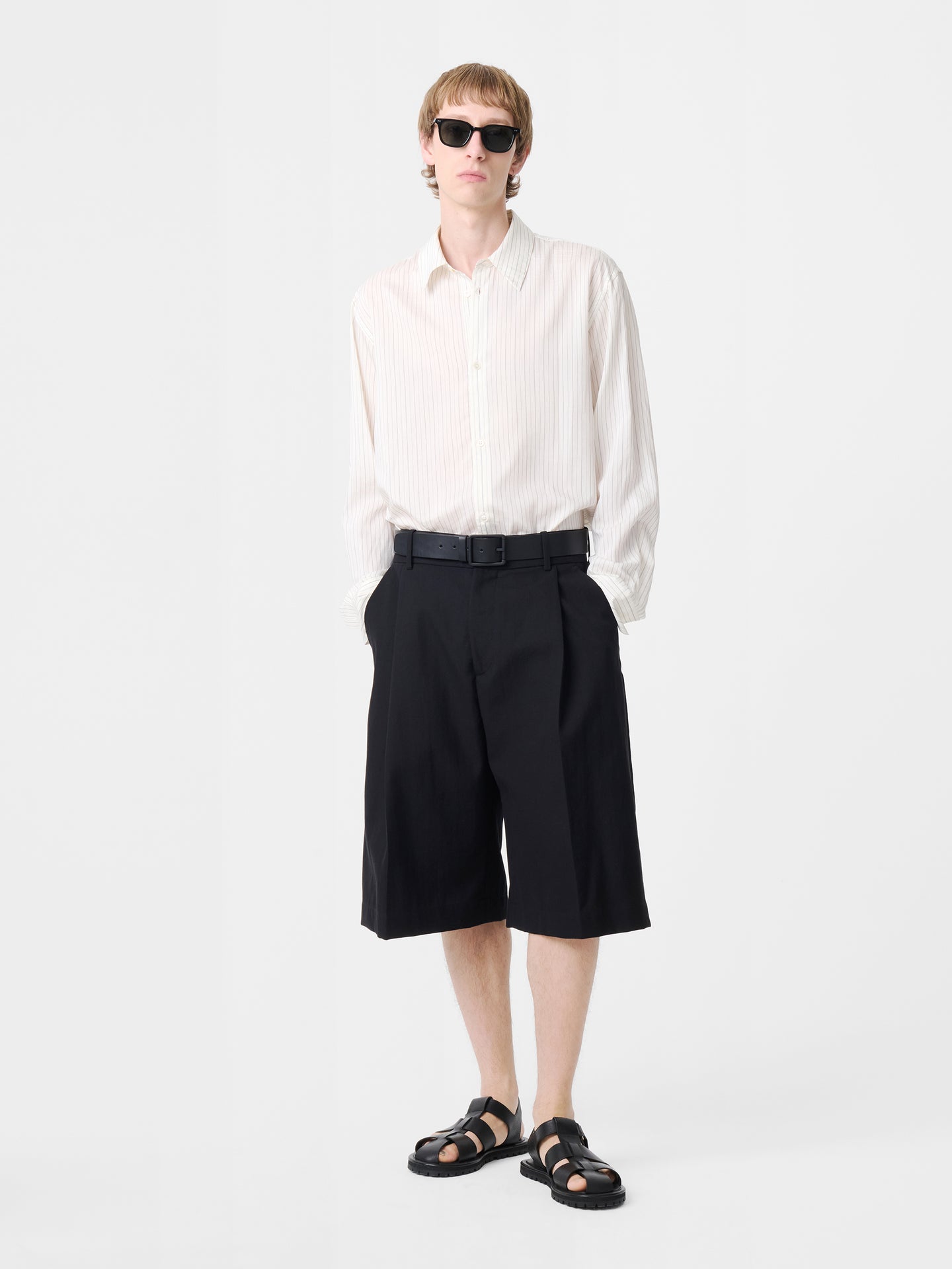 FOWLD SHORT IN  BLACK